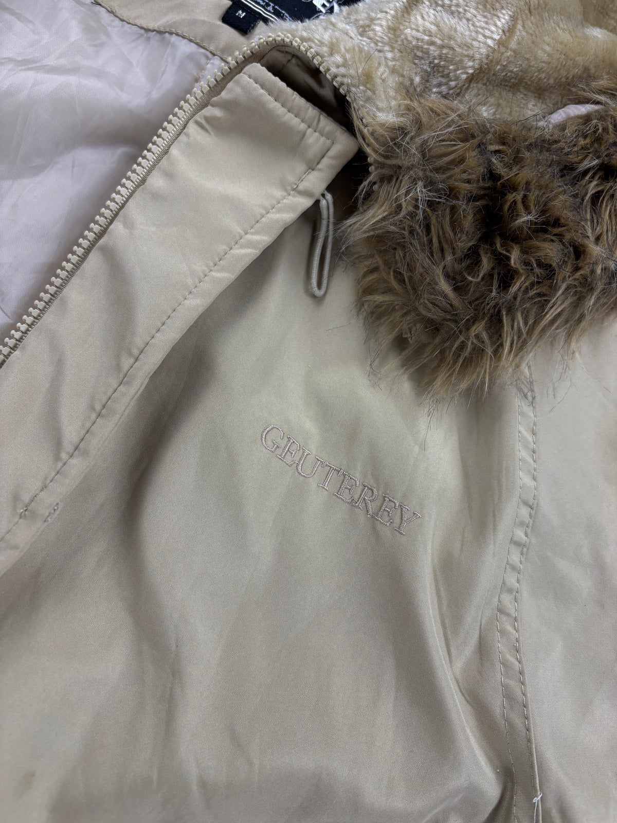 Y2K Geuterey Faux Fur Hooded Bomber Jacket Beige M